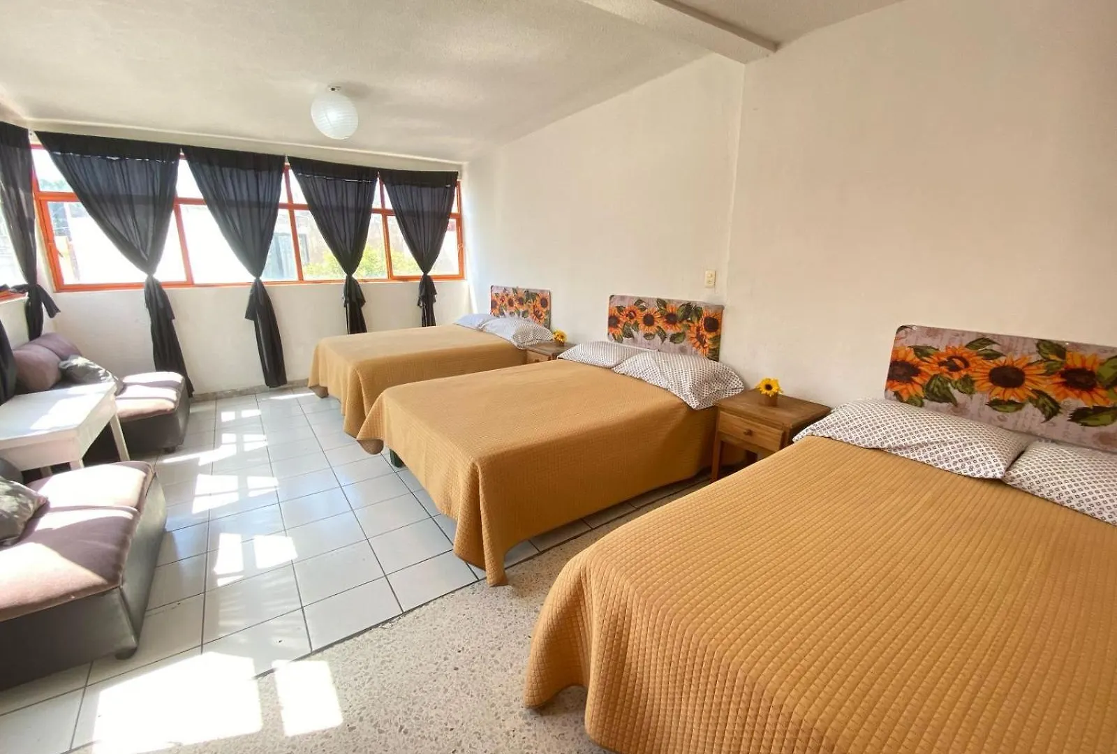 Grupos Y Empresas Hasta 18 Personas 3 Parking Villa Queretaro Mexico